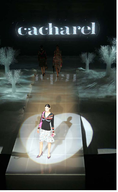 THE MYER SHOWS. S/S 04 – Martin Place, Sydney. A/W 04 – The Sydney Theatre, Sydney. S/S 05 – Martin Place, Sydney. A/W 05 – Central City Film Studios, Melbourne. S/S 06 – Royal Hall of Industries, Sydney