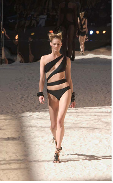 THE MYER SHOWS. S/S 04 – Martin Place, Sydney. A/W 04 – The Sydney Theatre, Sydney. S/S 05 – Martin Place, Sydney. A/W 05 – Central City Film Studios, Melbourne. S/S 06 – Royal Hall of Industries, Sydney