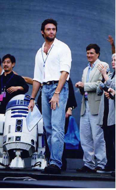 THE INTERNATIONAL LAUNCH FOX STUDIOS AUSTRALIA. My task was to write a creative treatment, to produce the show I had written and designed its sets and costumes. This 70-minute stage spectacular was viewed live by five thousand members of the Australian fi lm industry, while simultaneously broadcast live on prime time nationally and across 35 FOX media outlets worldwide.